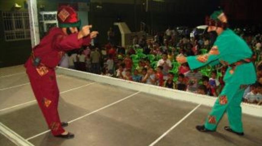 &Ccedil;ocuklar Ramazan Gecesinde Palya&ccedil;olarla Eğlendi