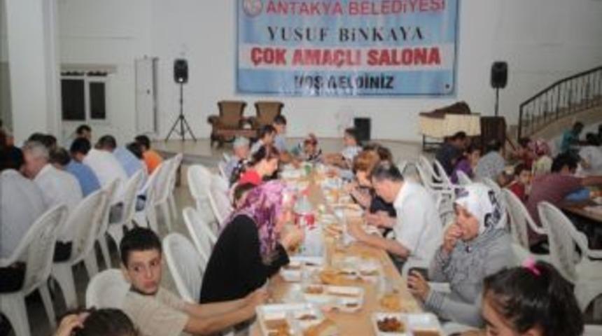 Başkan Savaş, Orucunu Vatandaşlarla Birlikte Açıyor