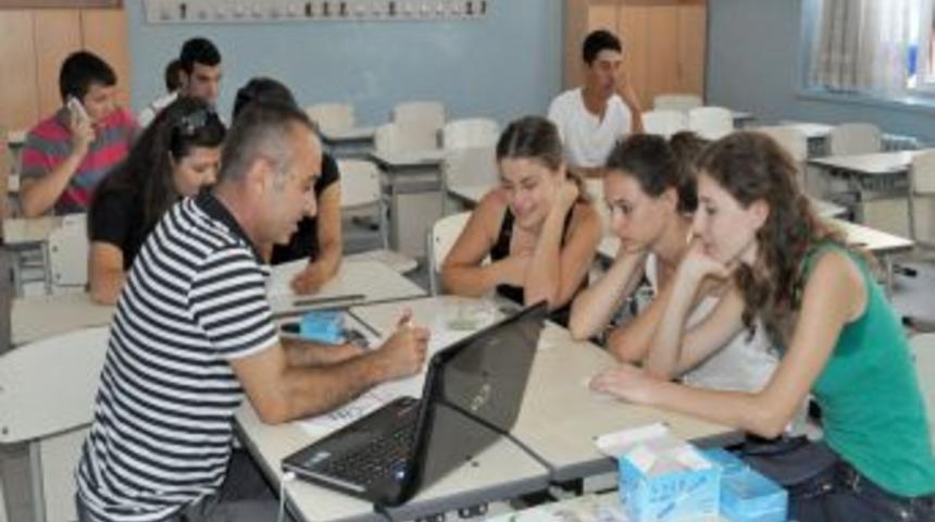 Yeşilay'dan &Ouml;ğrencilere &Uuml;cretsiz Tercih Danışmanlığı