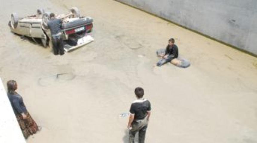 Taziyeye Giderken Dereye U&ccedil;tular