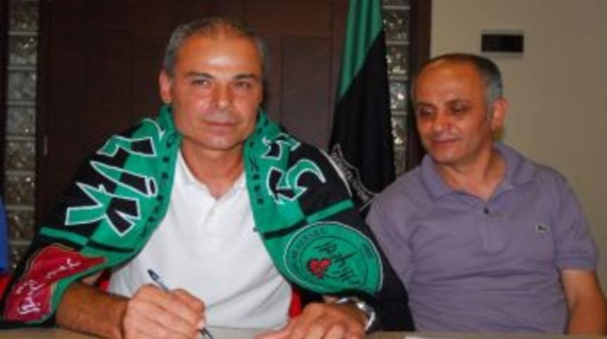 Engin İpekoğlu Denizlispor&rsquo;a İmzayı Attı