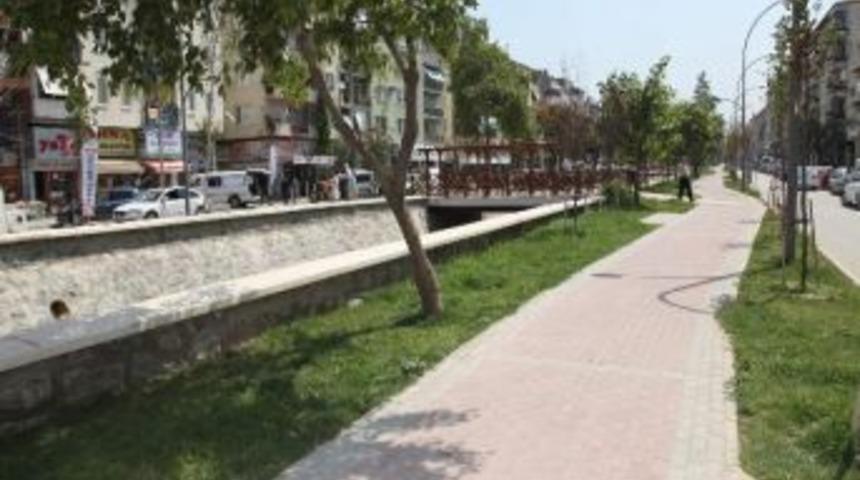 Gemlik'te &Ccedil;arşı Deresi Denizle Buluşuyor