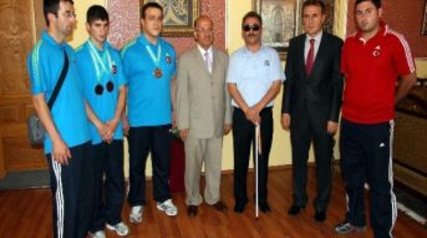 G&ouml;rme Engelli Haltercilerin B&uuml;y&uuml;k Başarısı