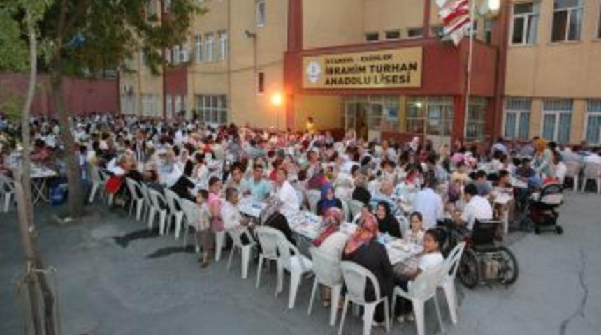 Konu Komşu Iftarda Buluştu