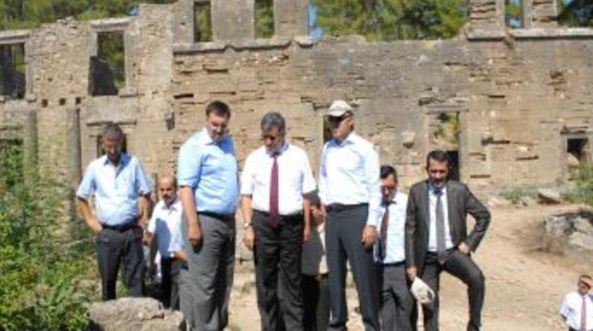 Seleukeia Antik Kent'te Tarihi Dokuya Zarar Veren Unsurlar Kaldırılacak