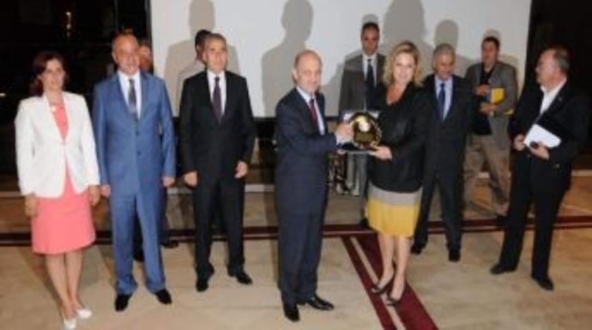 Başkan Erg&uuml;n Kentsel D&ouml;n&uuml;ş&uuml;m Zirvesi&rsquo;ne Katıldı