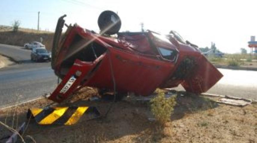 Kula&rsquo;da İki Otomobil &Ccedil;arpıştı: 4 Yaralı