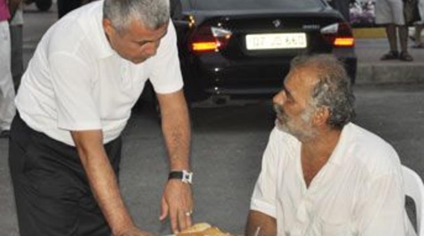 Başkan iftar &ccedil;adırında halkla i&ccedil;i&ccedil;e