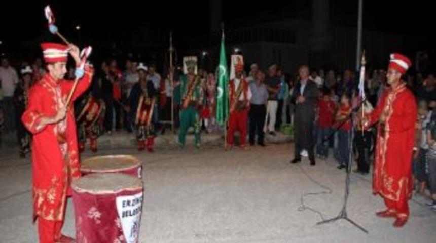 Her Akşam Bir Mahallede Program