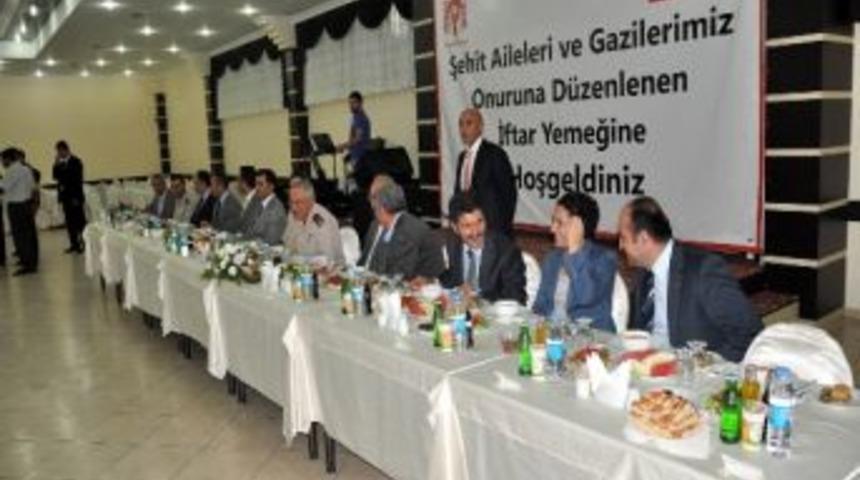 Şehit Aileleri Ve Gaziler Onuruna İftar Yemeği Verildi