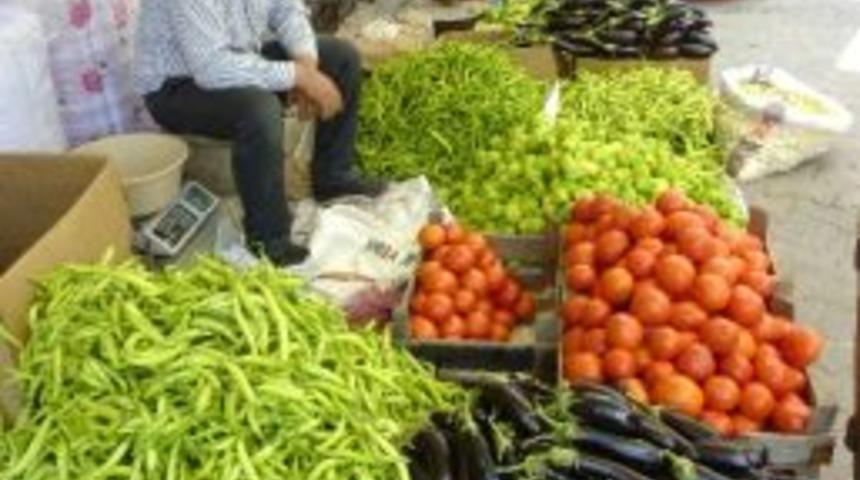 Hayrabolu&rsquo;da K&ouml;yl&uuml; Pazarında Sebze Bolluğu