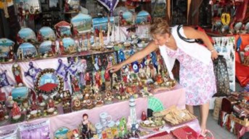 El Sanatları &Ccedil;arşısında Durgunluk