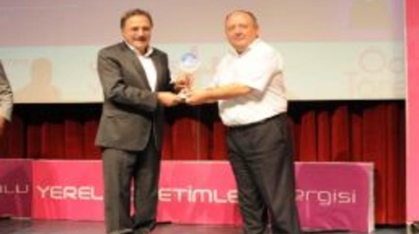 Kadirli Belediye Başkanı Tarhan'a &Ouml;d&uuml;l