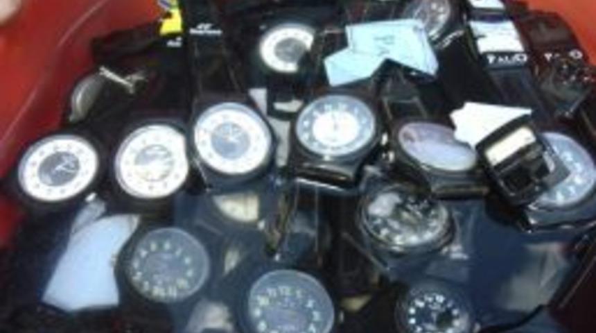 Saatleri Su Dolu Kovadan Satıyor