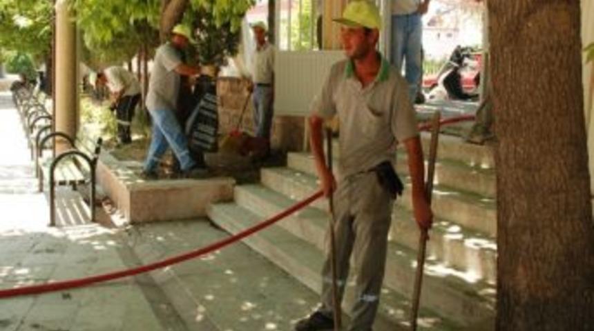 Gediz Belediyesi'nden Camilerde Ramazan Temizliği