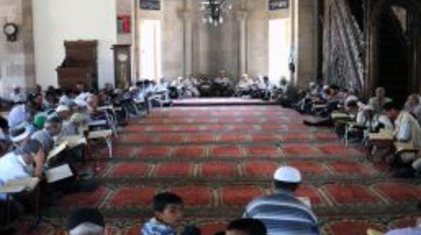 Malatya'da Mukabele Programları Ilgiyle Takip Ediliyor