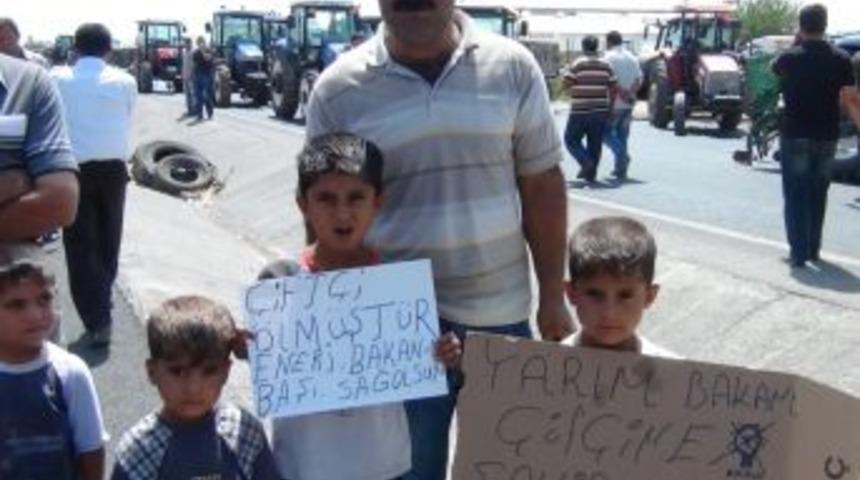 Elektrik Kesintilerini Protesto Eden K&ouml;yl&uuml;ler İpekyolu&acute;nu Trafiğe Kapattı