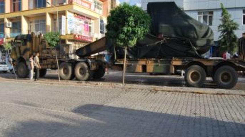 TSK, PYD'nin El Koyduğu Kobani Sınırına Askeri Sevkıyat Yaptı