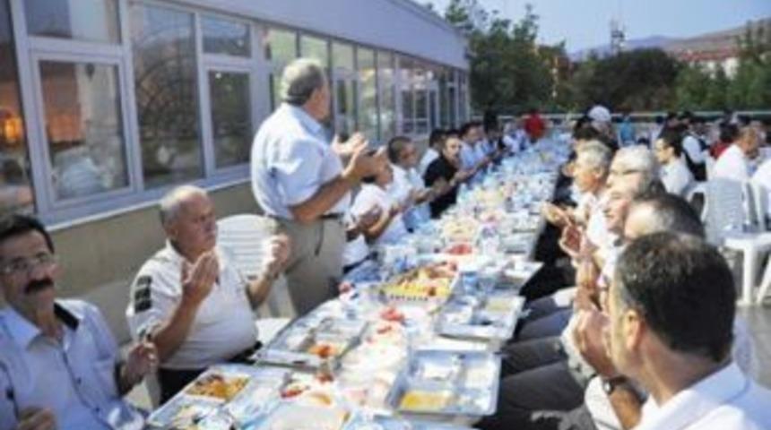 Başkan Bayram&rsquo;dan protokole iftar yemeği