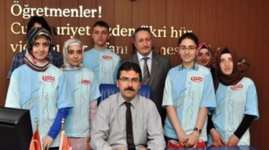 Vali Mayda'dan Başarılı &Ouml;ğrencilere &Ouml;d&uuml;l