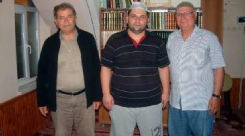 Burhaniye&rsquo;de Lokantacı Gen&ccedil; G&ouml;n&uuml;ll&uuml; M&uuml;ezzin Oldu