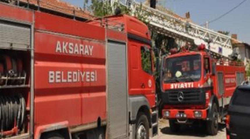 Aksaray'da Balkonda &Ccedil;ıkan Yangın Korkuttu