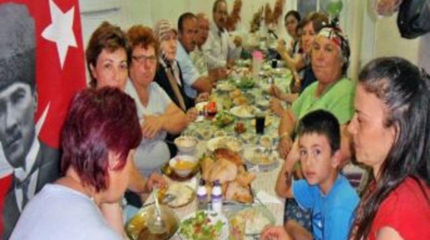 Başkan &Ouml;zekmek&ccedil;i Şehit Evinde İftara Konuk Oldu