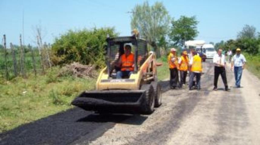 Kırsalda Asfalt &Ccedil;alışmaları Devam Ediyor