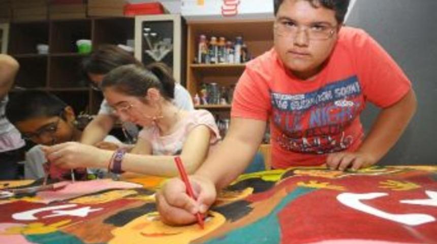 Engel Tanımayan K&uuml;&ccedil;&uuml;k Sanat&ccedil;ılar