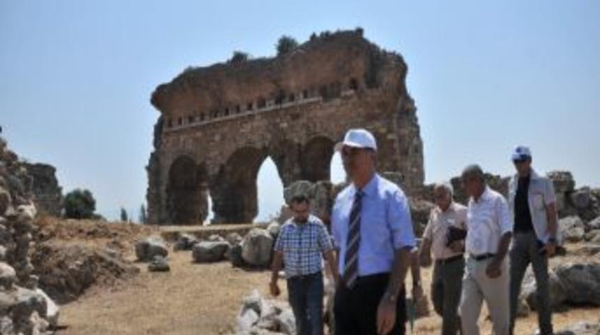 Vali Al, Yeniden Başlayan Tralleis Kazılarını Yerinde İnceledi