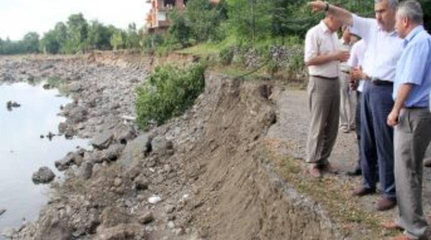 Salıpazarı'ndaki Sel Mağdurlarını Milletvekilleri Yalnız Bırakmıyor