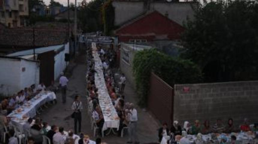 Ramazan&rsquo;ın Bereketi 'sokak Iftarları' Ile Paylaşılıyor