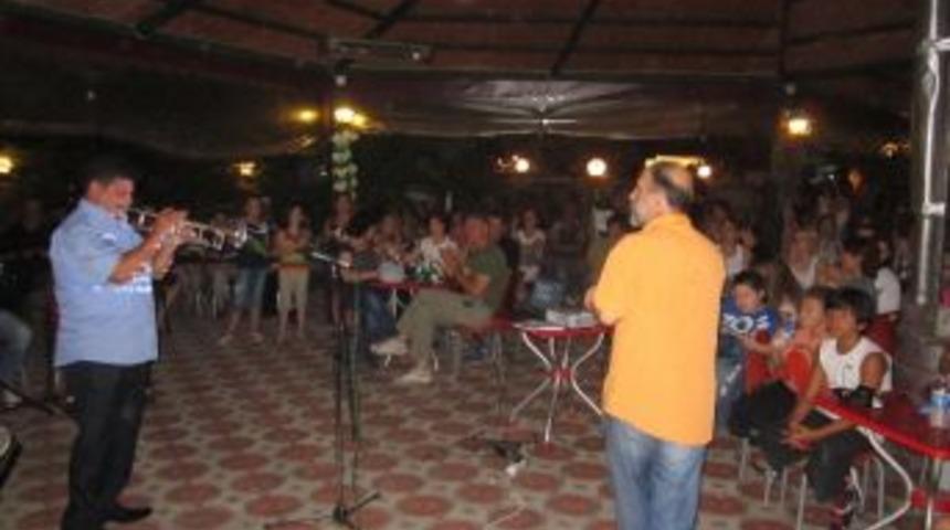 Şarkıları Seyirciler S&ouml;yledi