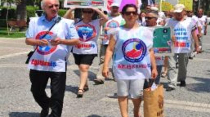 &Ouml;ğretmenler Kalem Kırdı