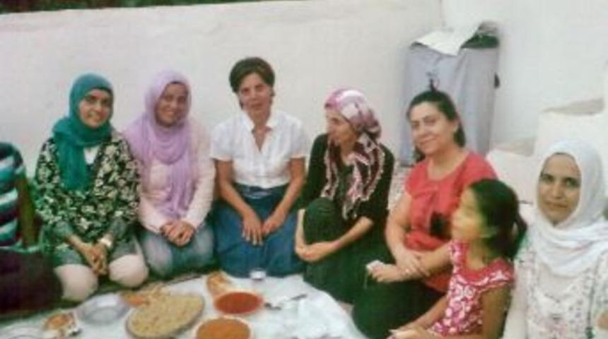 S&ouml;ke Ak Parti'li Kadınlar Arı Ailesine Konuk Oldu