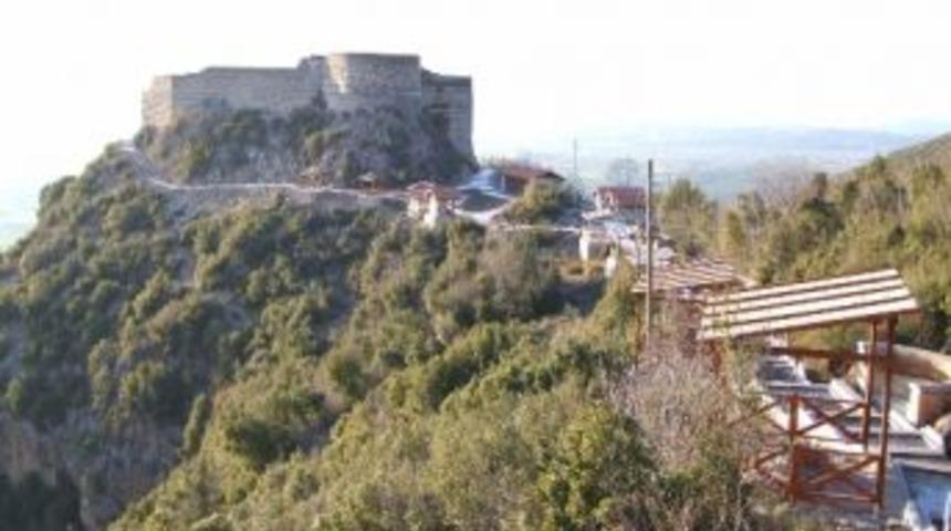 Tarihi Kalenin Lambaları Kırıldı