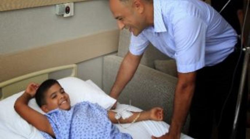 Başkan U&ccedil;ar S&uuml;nnet Olan &Ccedil;ocukları Ziyaret Etti