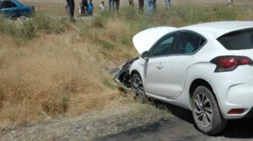 Elbistan&rsquo;da Trafik Kazası: 3 Yaralı