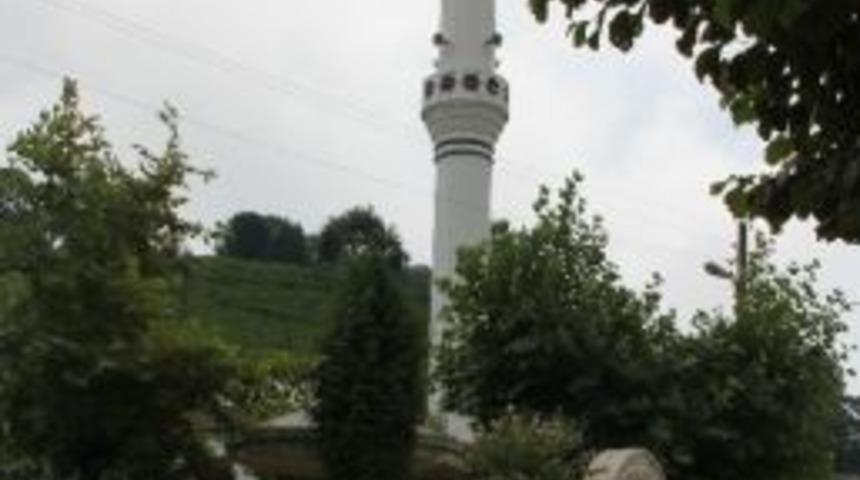 Bu Cami Kendi Ezanını Kendi Okuyor