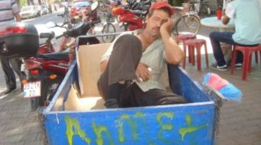 Sıcak Ve Yorgunluk Ekmek Teknesine Yatırdı