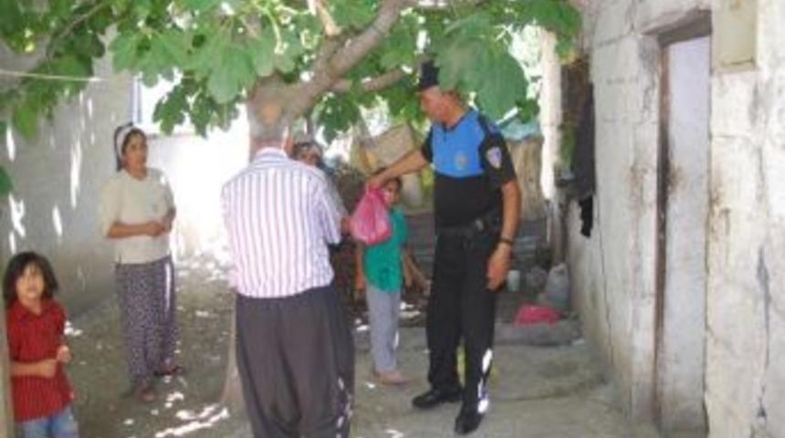 D&uuml;zi&ccedil;i Emniyeti Muhta&ccedil; Ailelere Ramazan Paketi Dağıttı