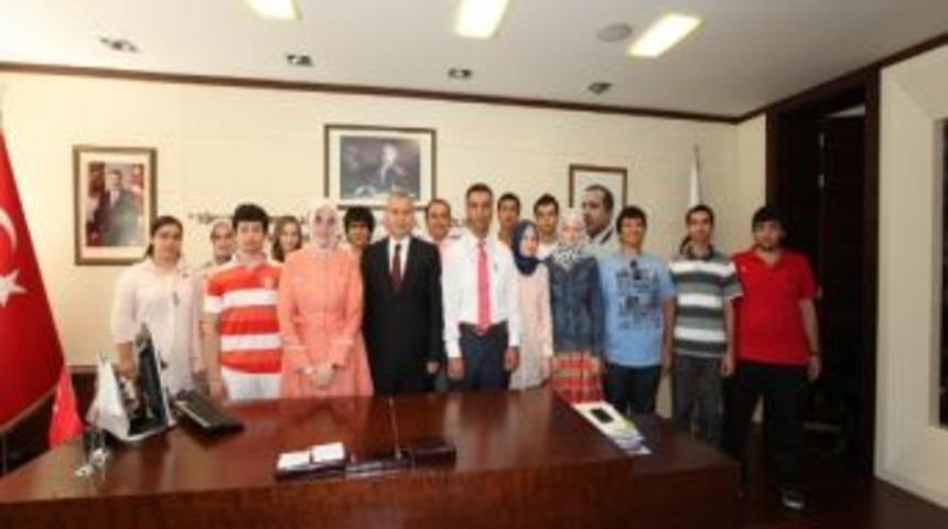 Başkan Zolan&rsquo;dan Başarılı &Ouml;ğrencilere Altın