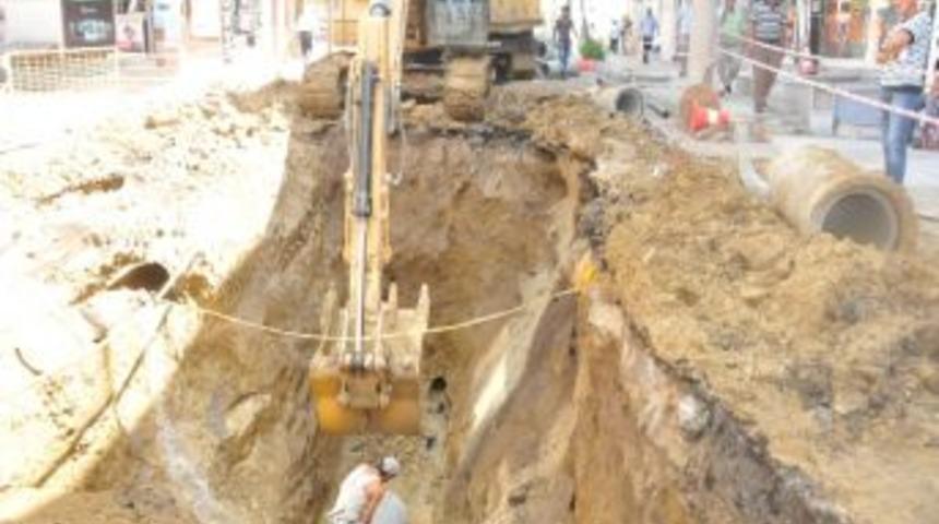 &Ccedil;orlu`da Altyapı Hizmetleri Devam Ediyor