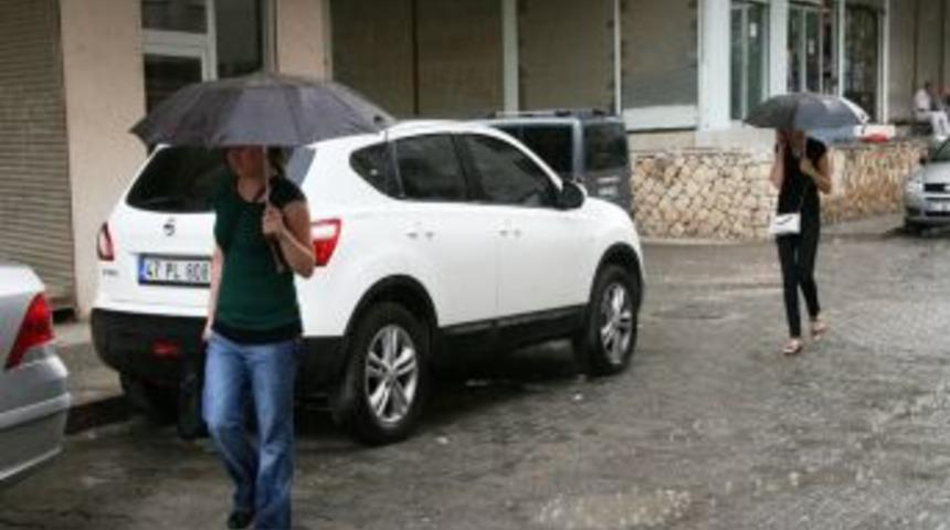 Mardin&rsquo;de Sıcak Ramazan'da Yağmur Rahmeti Serinletti