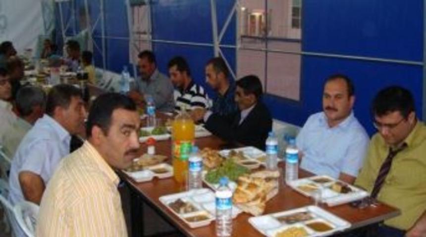 Alaca Belediyesi&rsquo;nden 4 Bin Kişiye Sıcak Yemek