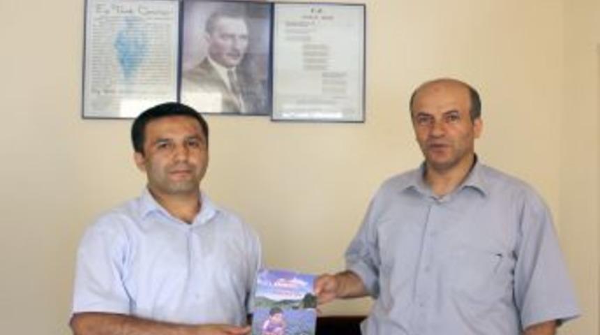 Tonya Aşığı Altuntaş'ın 'Gez D&uuml;nyayı G&ouml;r Tonya&rsquo;yı' Kitabı &Ccedil;ıktı