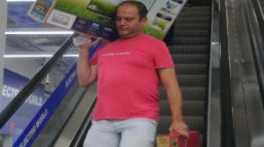 Sahuru Yapıp, Elektronik Mağaza Açılışına Koştular