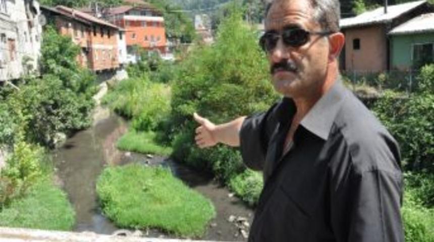 Temizlenmeyen Dere Tehlike Sa&ccedil;ıyor