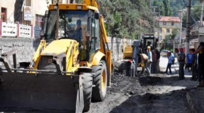 Kanalizasyon &Ccedil;alışması Vatandaşları &Ccedil;ileden &Ccedil;ıkarttı