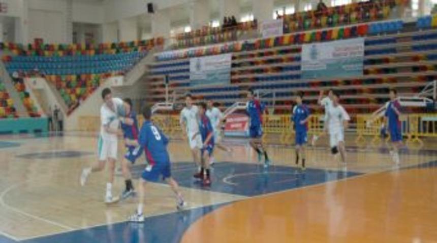 Sel&ccedil;uklu Hentbolda Lig Hazırlıklarına Devam Ediyor